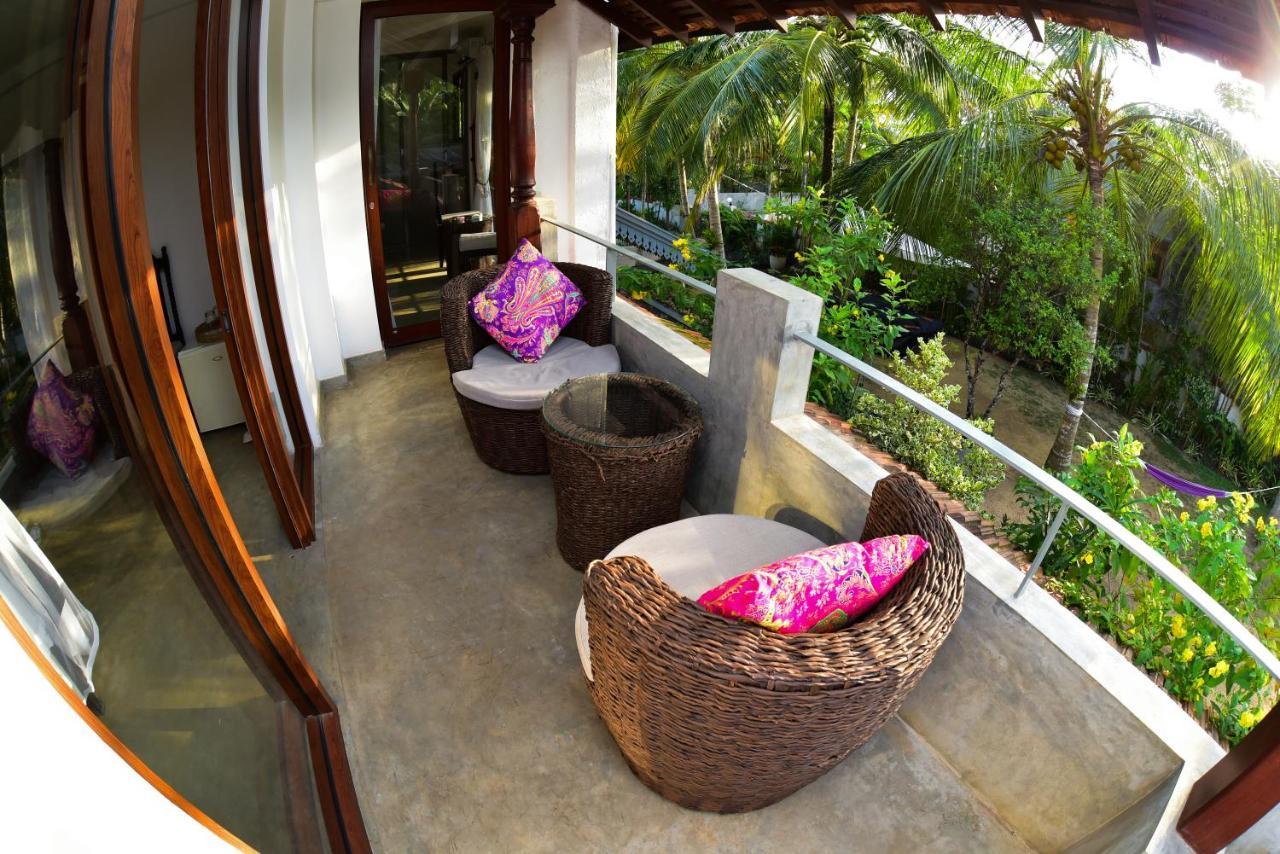 Tropical House - Jungleside Villa Хіккадува Екстер'єр фото
