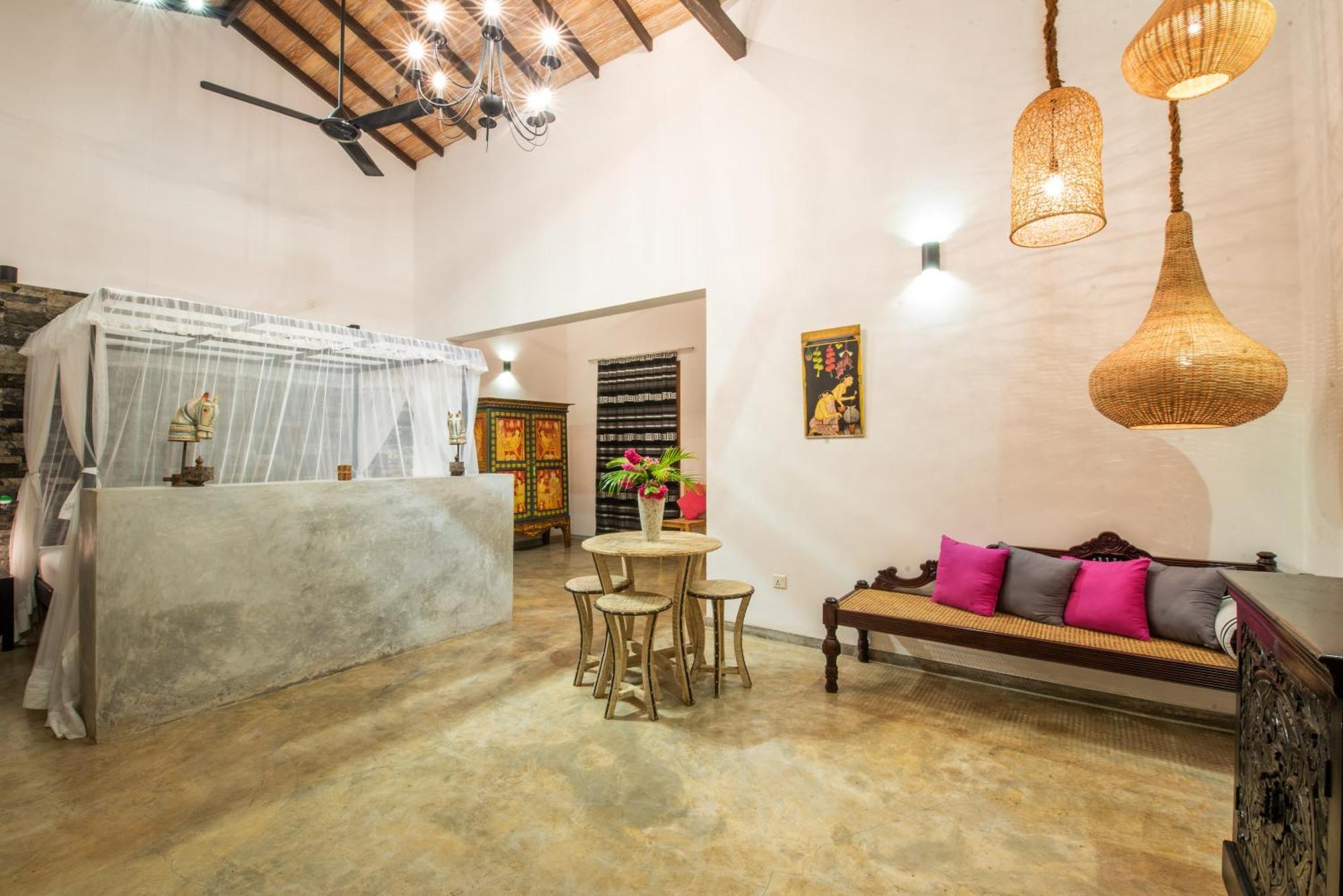 Tropical House - Jungleside Villa Хіккадува Номер фото