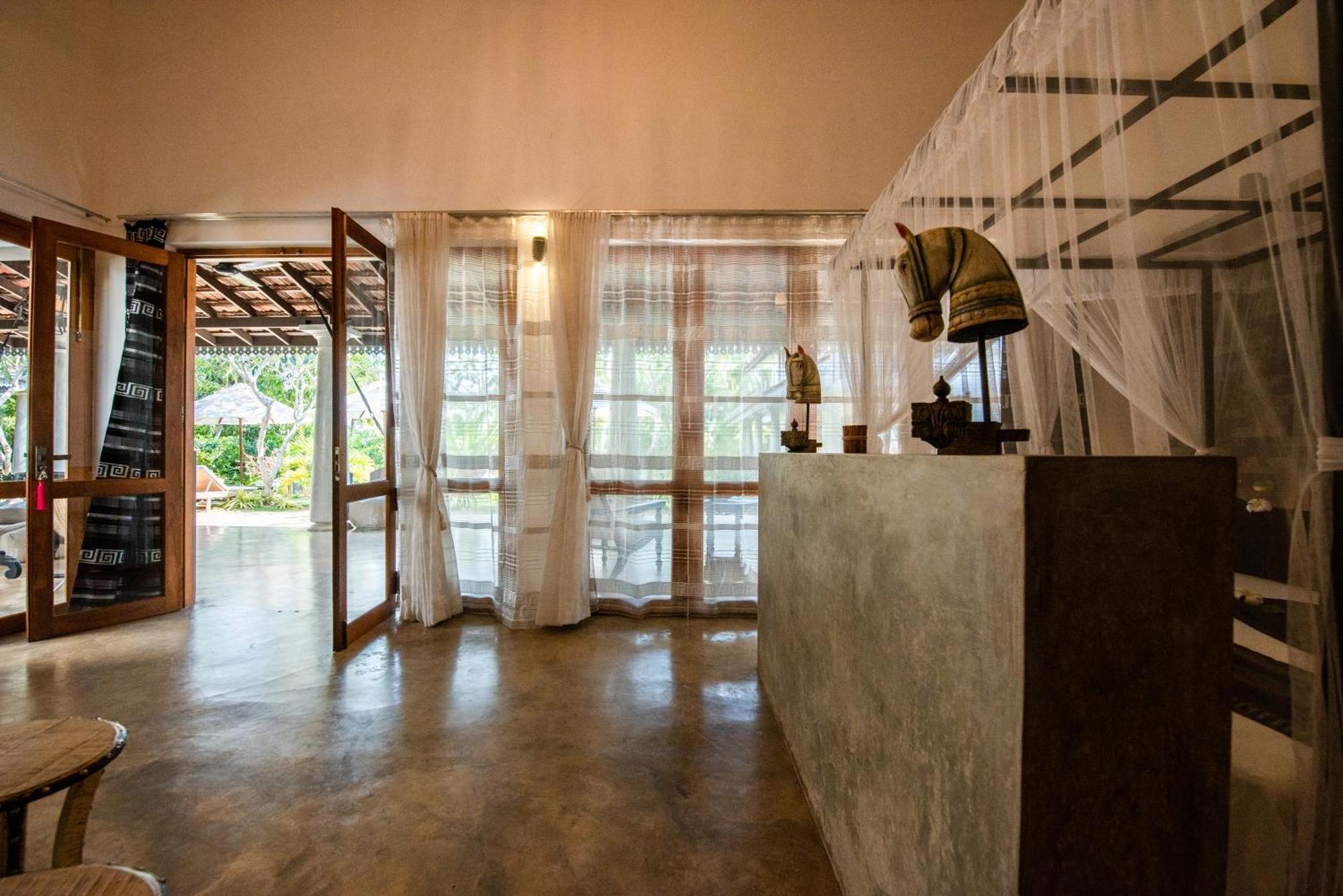 Tropical House - Jungleside Villa Хіккадува Номер фото
