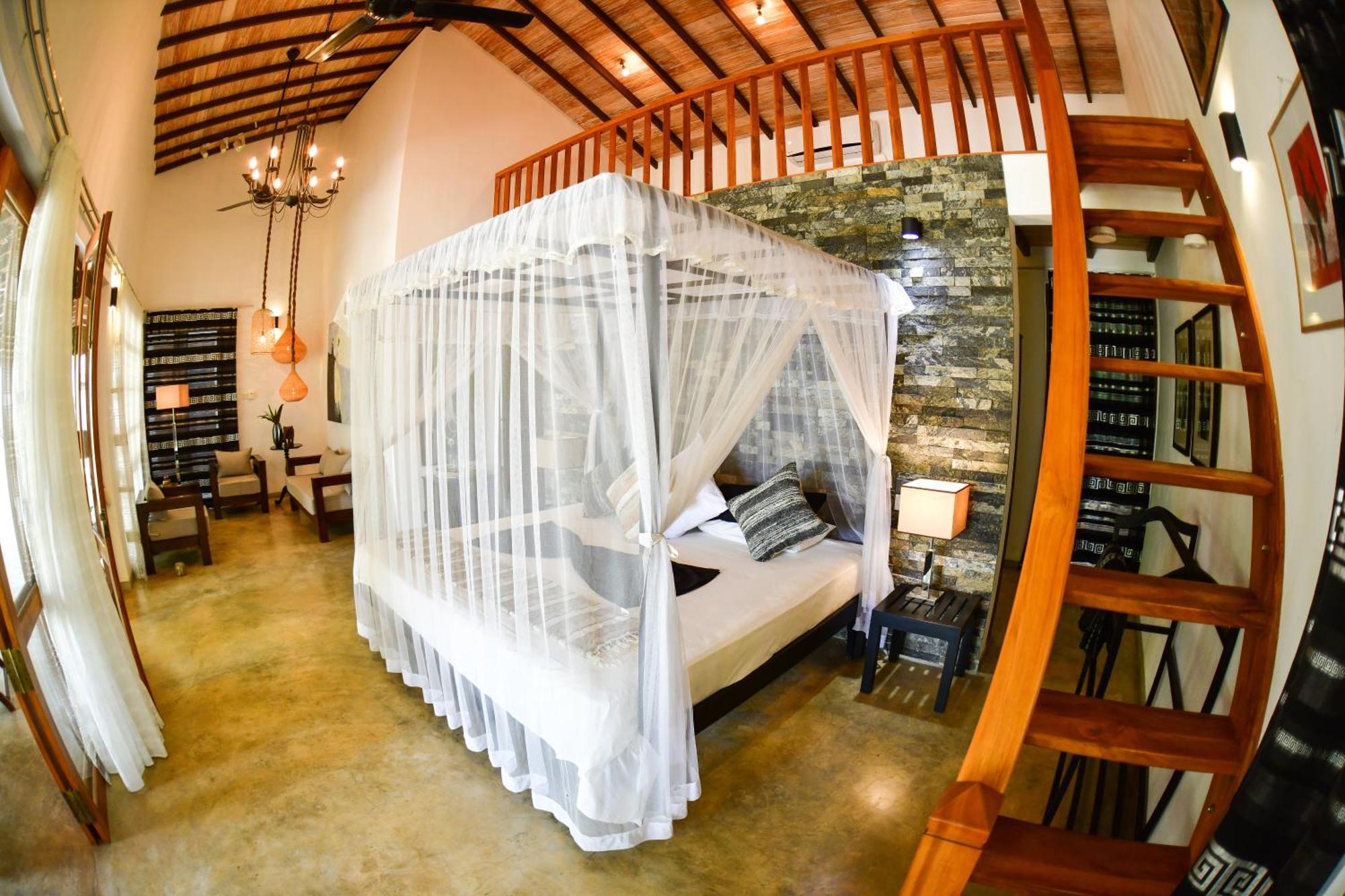Tropical House - Jungleside Villa Хіккадува Номер фото